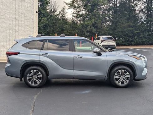 Used 2023 Toyota Highlander XLE FWD image 8
