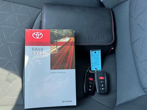 Used 2022 Toyota RAV4 XLE w/ Convenience Package image 34
