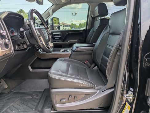 Used 2018 GMC Sierra 2500 Denali w/ Duramax Plus Package AWD/4WD image 19