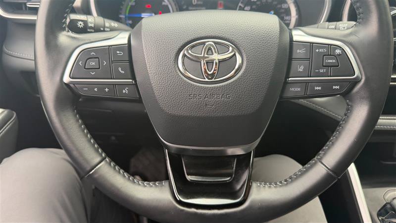 Used 2021 Toyota Highlander XLE FWD image 35
