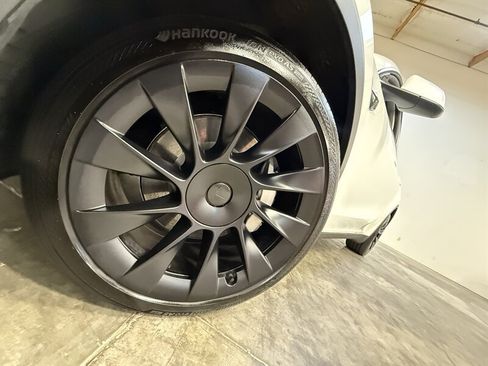 Used 2023 Tesla Model Y Long Range AWD/4WD image 11