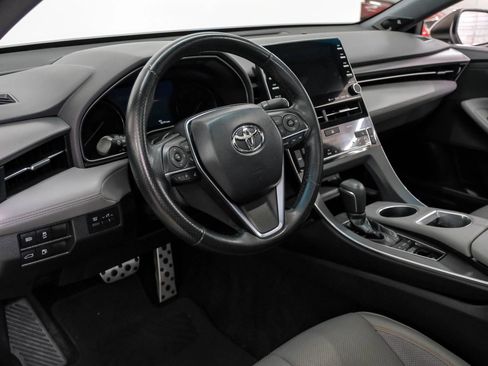 Used 2019 Toyota Avalon XSE image 2