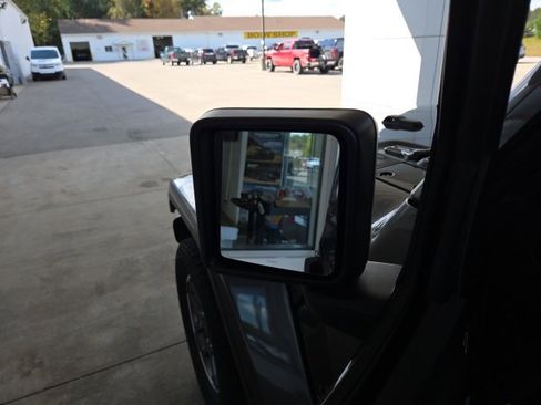 Used 2021 Jeep Wrangler Sport S image 38