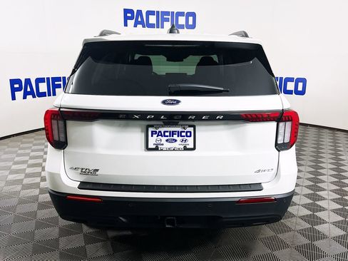 Used 2026 Ford Explorer Active image 9