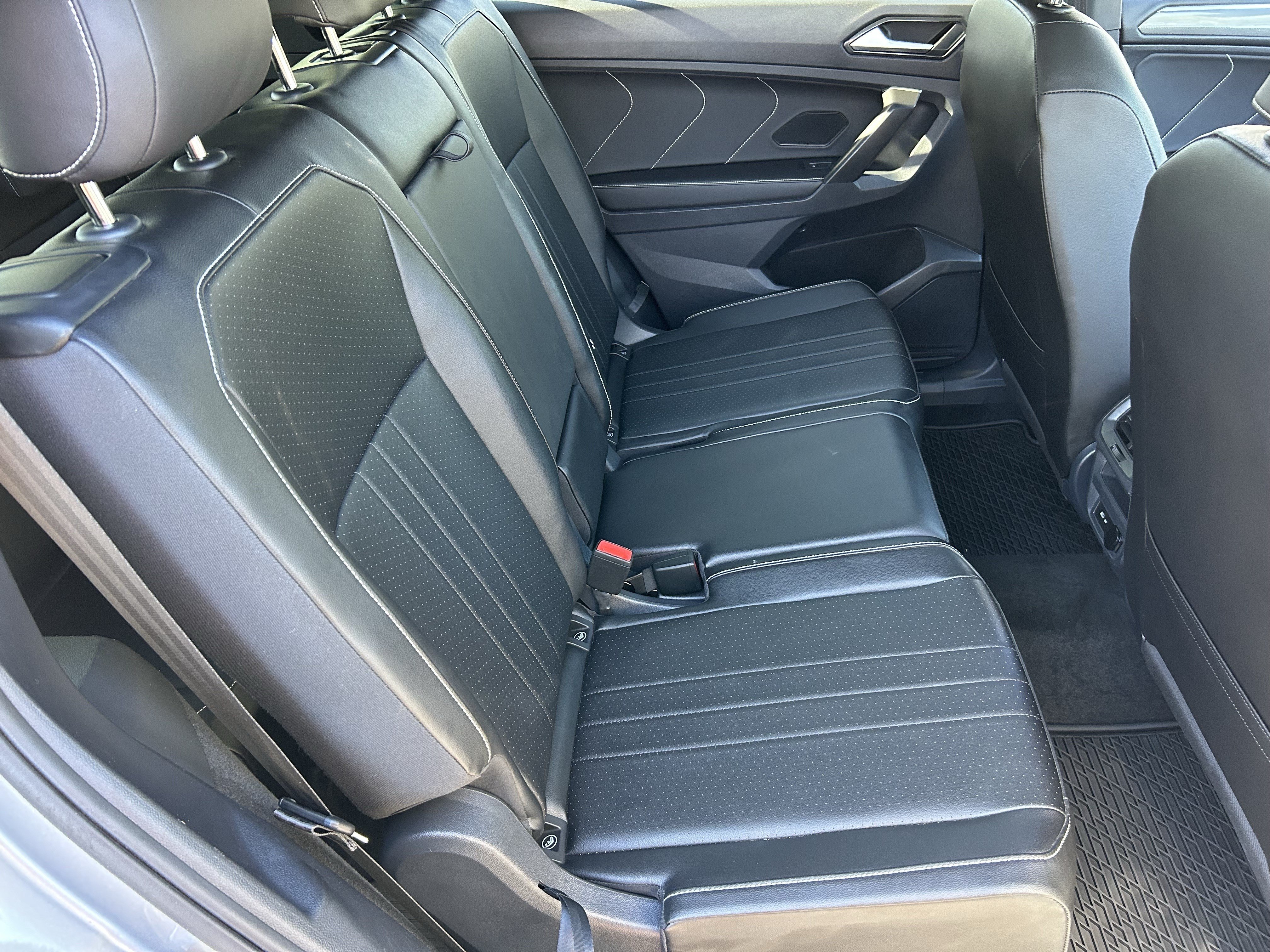 Used 2024 Volkswagen Tiguan SE R-Line FWD image 11