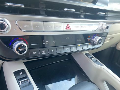 Used 2025 Kia Telluride S FWD image 17