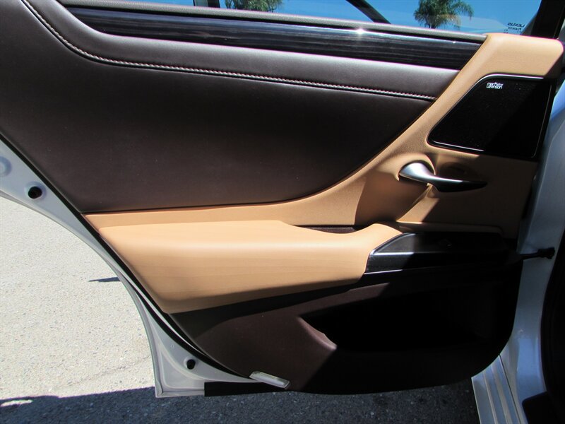 Used 2021 Lexus ES 300h w/ Accessory Package FWD image 25