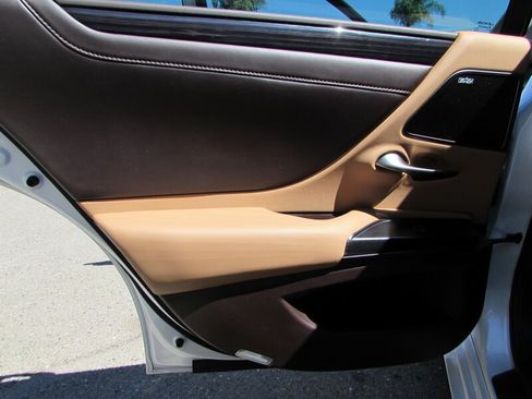 Used 2021 Lexus ES 300h w/ Accessory Package FWD image 25