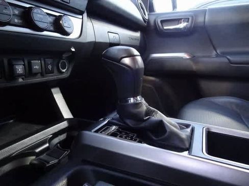 Used 2020 Toyota Tacoma Limited image 8
