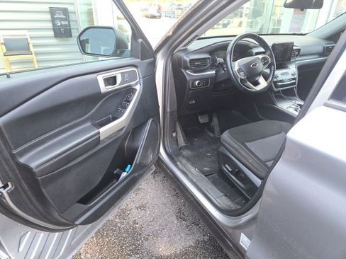 Used 2022 Ford Explorer XLT w/ Class IV Trailer Tow Package image 6