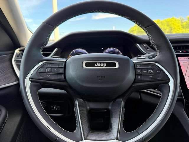 Used 2023 Jeep Grand Cherokee L Limited AWD/4WD image 23