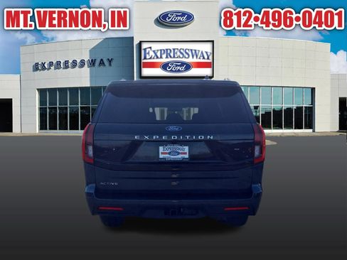 Used 2025 Ford Expedition Active AWD/4WD image 8