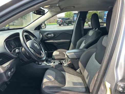 Used 2014 Jeep Cherokee Latitude w/ Cold Weather Group AWD/4WD image 10
