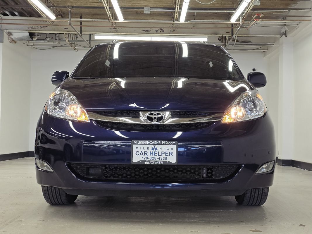 Used 2007 Toyota Sienna XLE FWD image 3