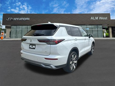 Used 2025 Mitsubishi Outlander SE FWD image 5