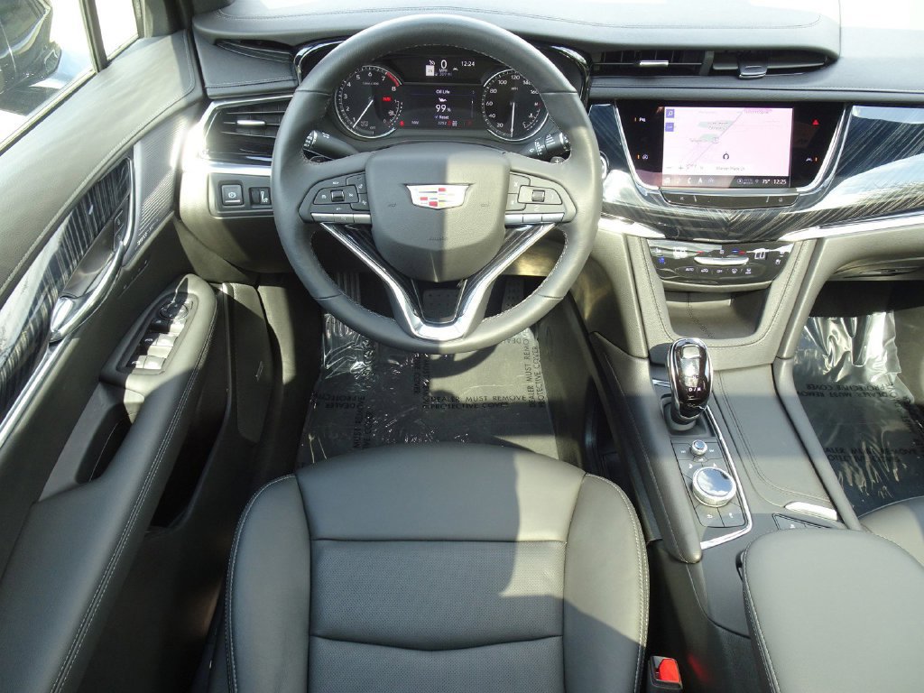 Certified 2025 Cadillac XT6 Premium Luxury AWD/4WD image 14