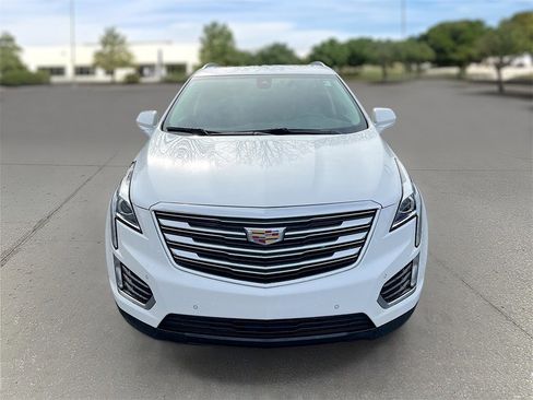 Used 2019 Cadillac XT5 Luxury image 2