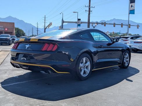 Used 2017 Ford Mustang Coupe RWD image 4