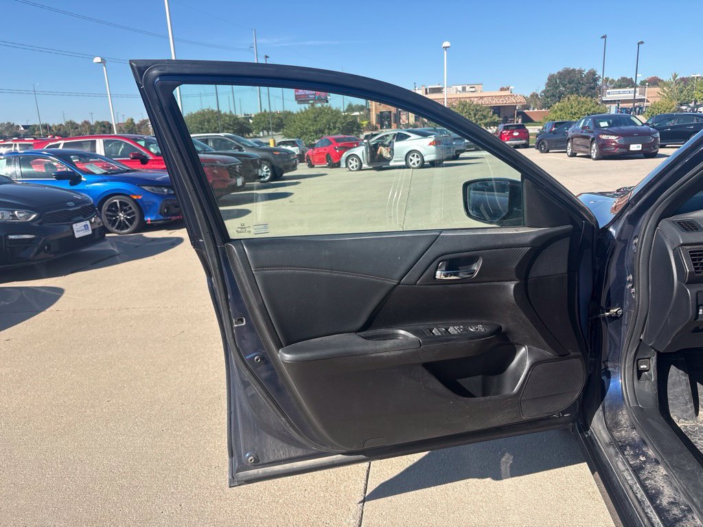 Used 2016 Honda Accord Sport image 9