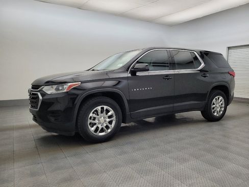 Used 2020 Chevrolet Traverse LS image 2
