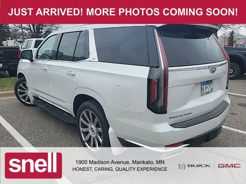 Used 2022 Cadillac Escalade Premium Luxury Platinum image 2