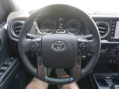 Used 2022 Toyota Tacoma TRD Off-Road AWD/4WD image 3