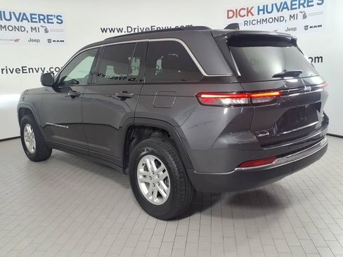 Used 2024 Jeep Grand Cherokee Laredo w/ Luxury Tech Group I AWD/4WD image 6