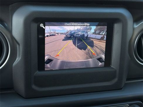 Used 2022 Jeep Gladiator Willys image 27