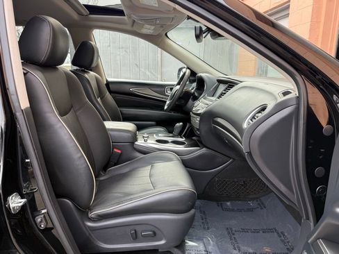 Used 2019 INFINITI QX60 Luxe w/ Essential Package image 18