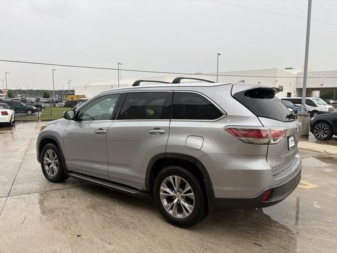 Used 2015 Toyota Highlander XLE AWD/4WD image 6