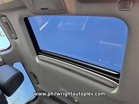 Used 2018 GMC Sierra 1500 SLT w/ SLT Premium Package image 10