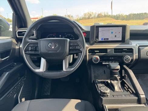 Used 2025 Toyota Tacoma TRD Off-Road AWD/4WD image 12