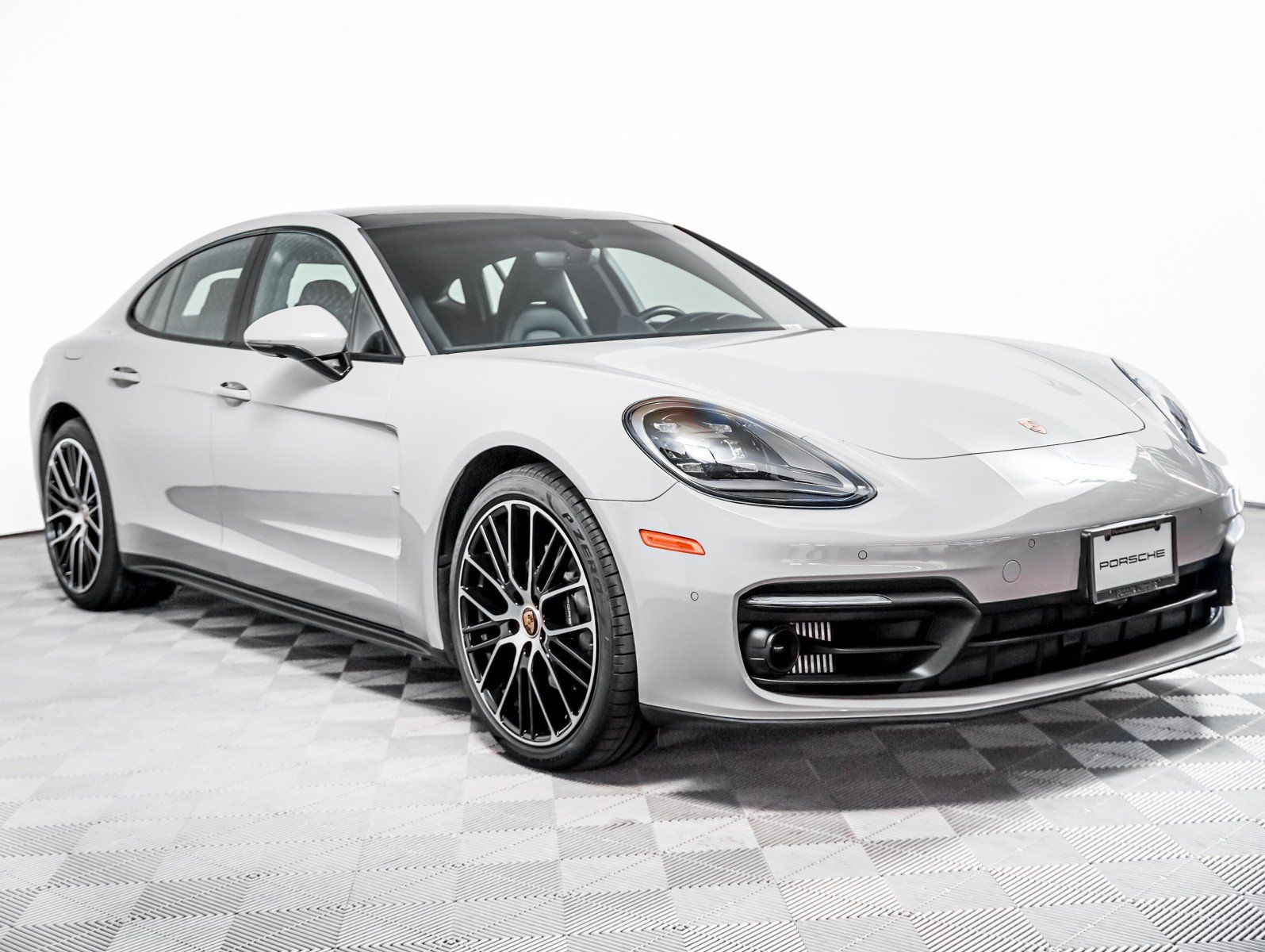 Certified 2023 Porsche Panamera 4 Platinum Edition w/ Assistance Package AWD/4WD image 8