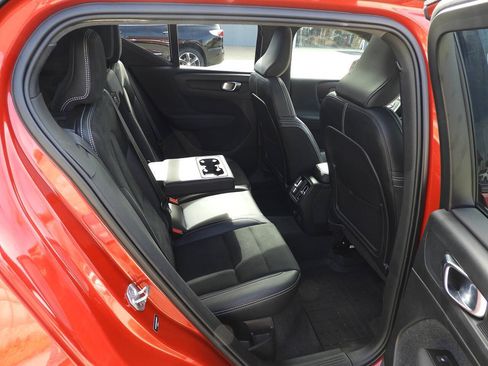 Used 2021 Volvo XC40 P8 Recharge w/ Advanced Package AWD/4WD image 31