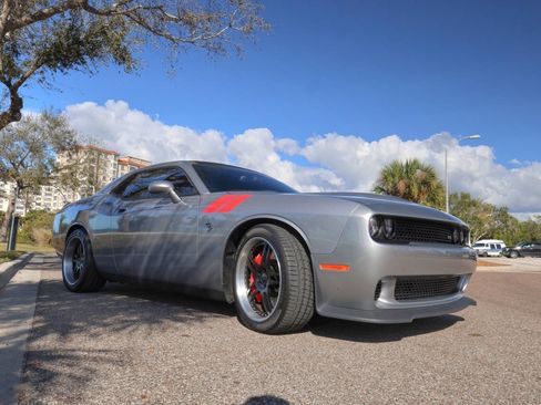 Used 2015 Dodge Challenger SRT Hellcat image 26