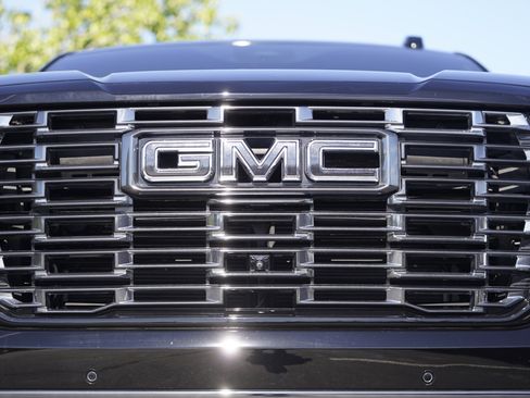 Used 2025 GMC Yukon XL Denali Ultimate AWD/4WD image 38