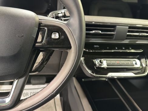 Used 2025 Lincoln Corsair FWD image 15