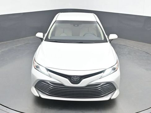 Used 2018 Toyota Camry XLE FWD image 14
