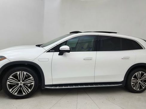 Used 2023 Mercedes-Benz EQS 450+ SUV image 3