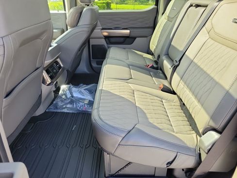 New 2026 Ford F250 Platinum w/ Platinum Plus Package AWD/4WD image 13