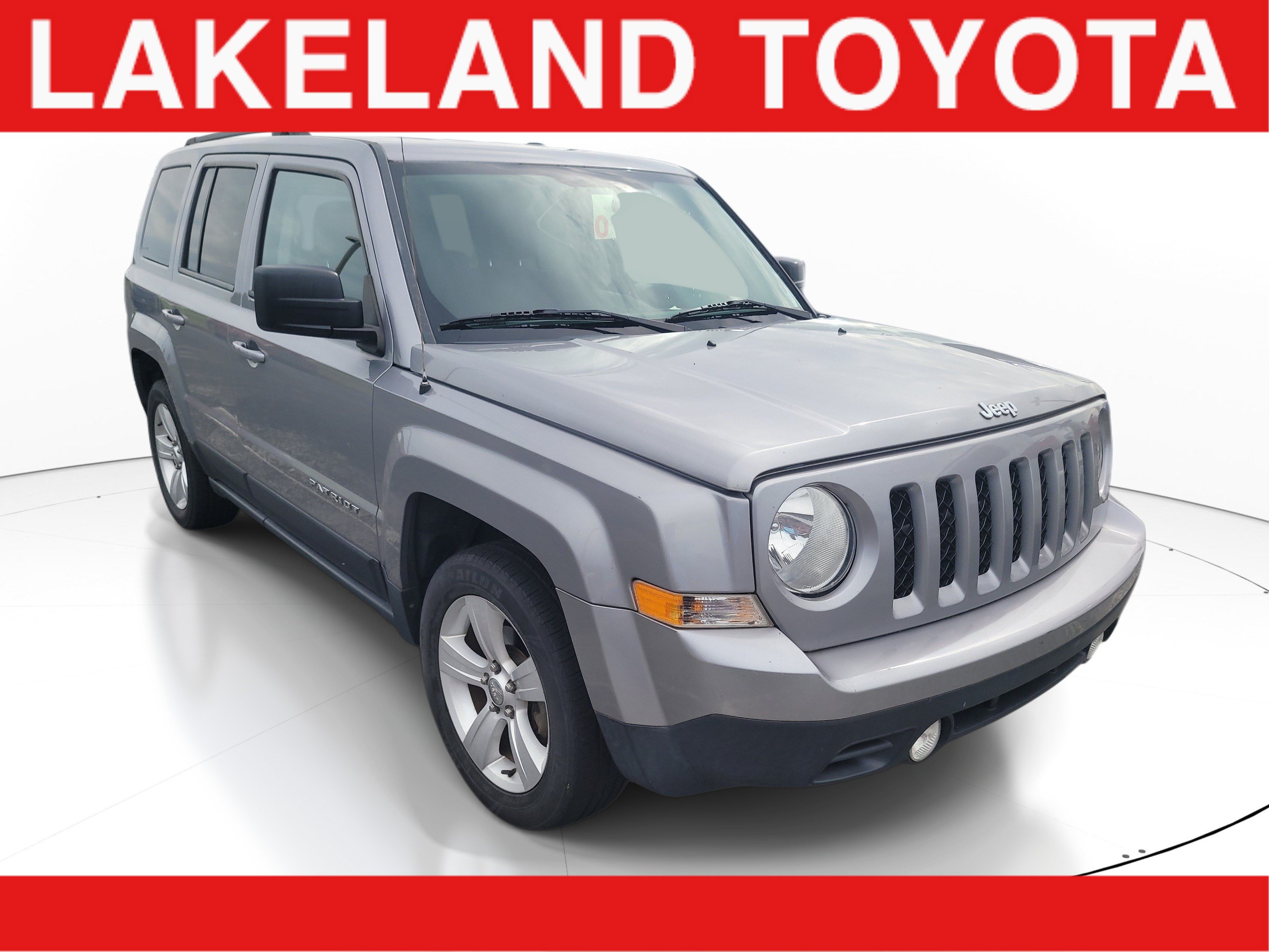 Used 2016 Jeep Patriot Latitude FWD image 1