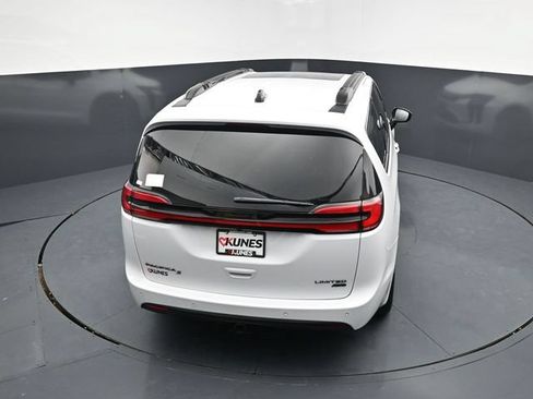 New 2027 Chrysler Pacifica Limited AWD/4WD image 43