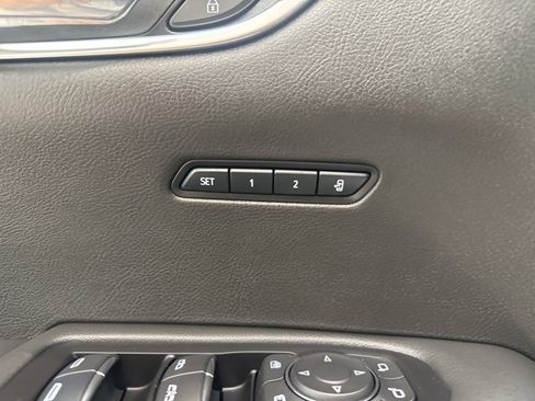 Used 2025 Cadillac XT6 Luxury image 23