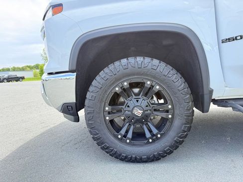 Used 2024 Chevrolet Silverado 2500 LT AWD/4WD image 35