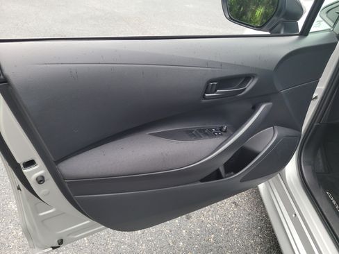 Used 2025 Toyota Corolla LE FWD image 16