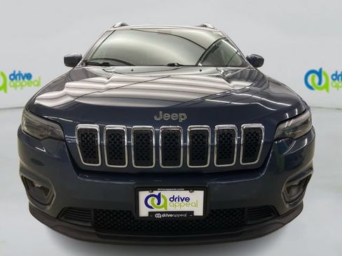Used 2019 Jeep Cherokee Latitude Plus w/ Cold Weather Group AWD/4WD image 15