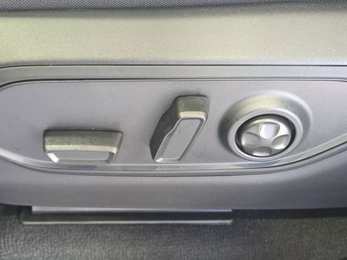 New 2025 Jeep Grand Cherokee Laredo image 21