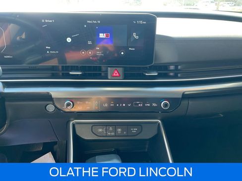 Used 2025 Kia Carnival SX Prestige image 11