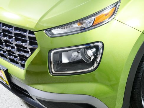 Used 2023 Hyundai Venue SEL image 16