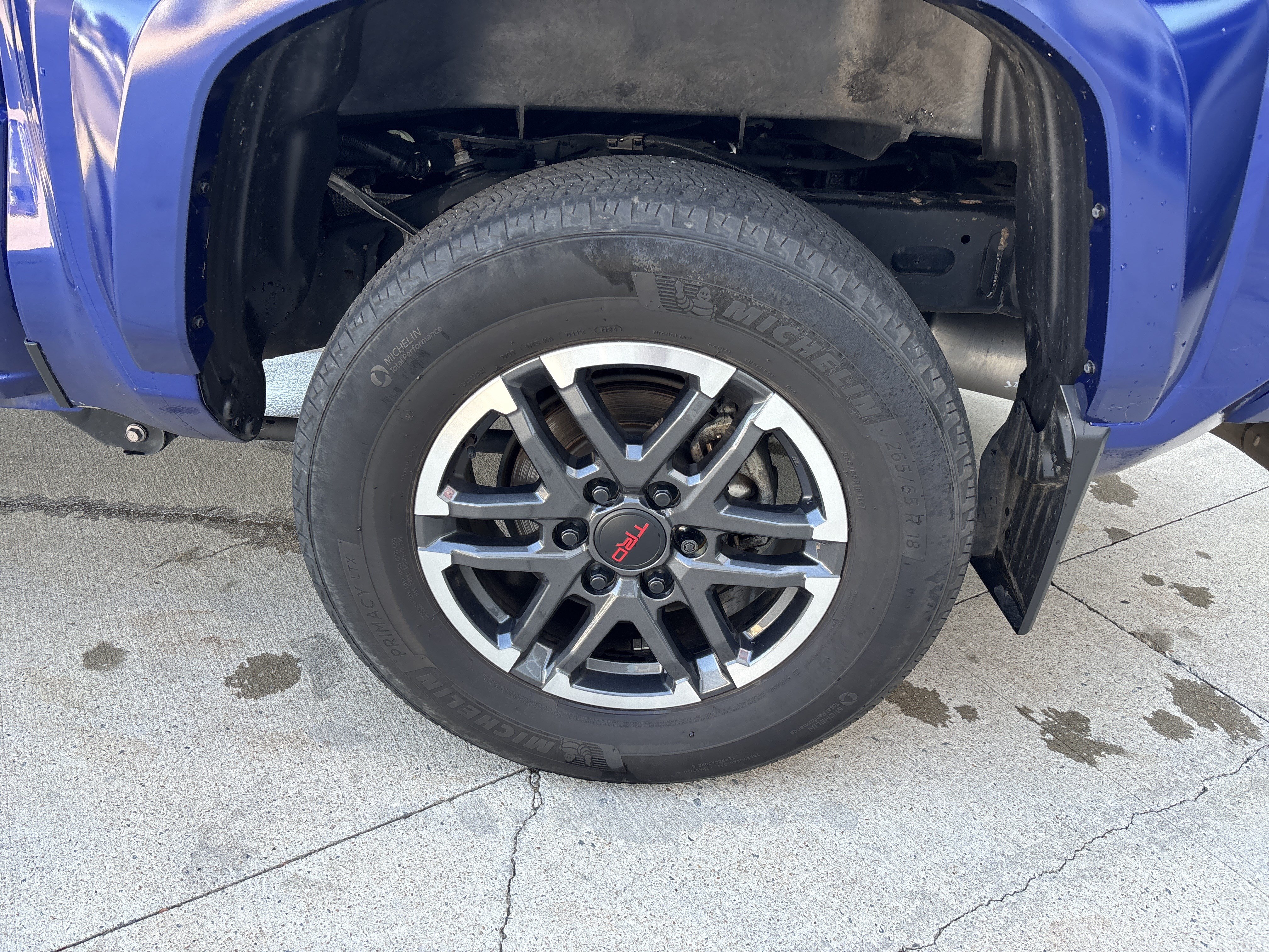 Used 2024 Toyota Tacoma TRD Sport w/ TRD Sport Premium Package AWD/4WD image 30